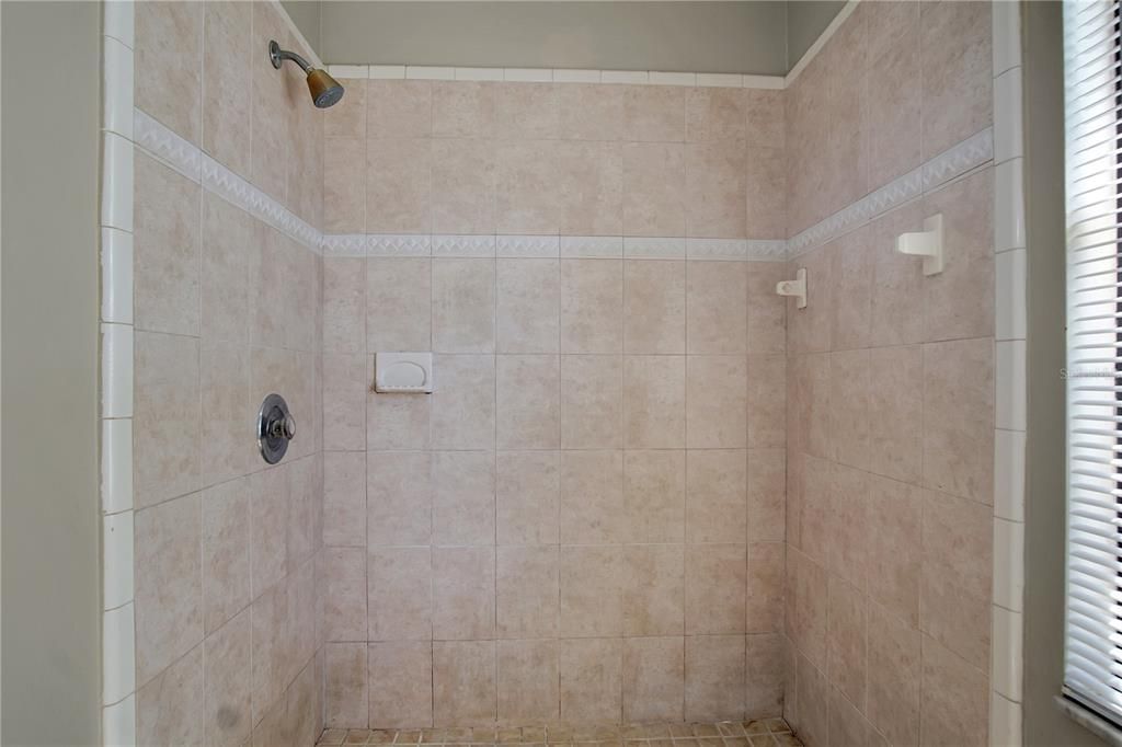 For Rent: $2,295 (3 beds, 2 baths, 1623 Square Feet)