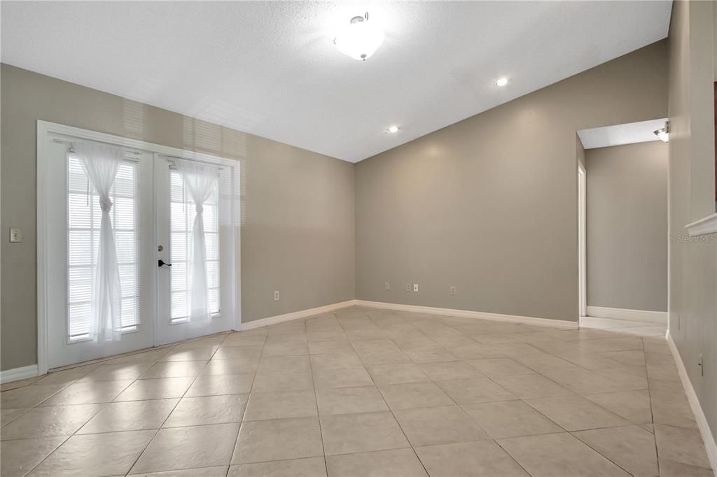 For Rent: $2,295 (3 beds, 2 baths, 1623 Square Feet)