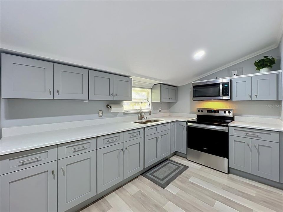 For Sale: $349,000 (3 beds, 2 baths, 1257 Square Feet)