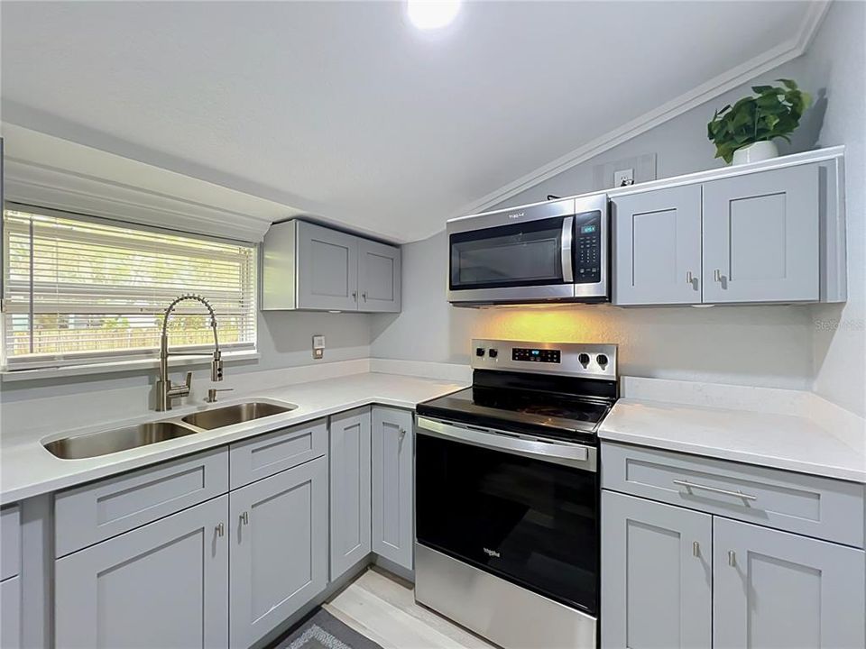 For Sale: $349,000 (3 beds, 2 baths, 1257 Square Feet)