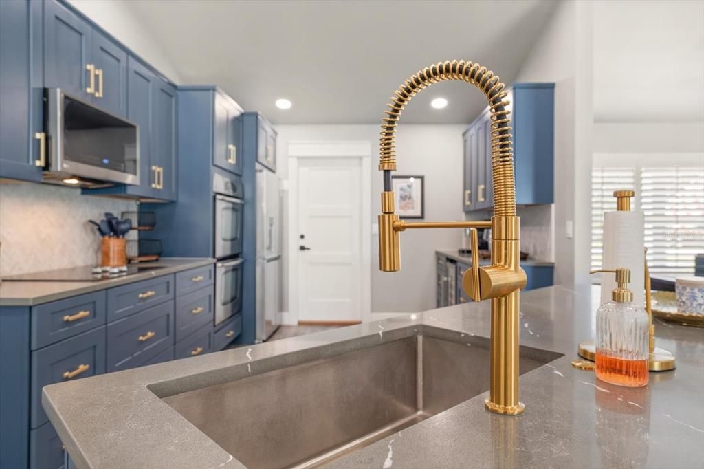 На продажу: $999,999 (4 спален, 2 ванн, 2019 Квадратных фут)