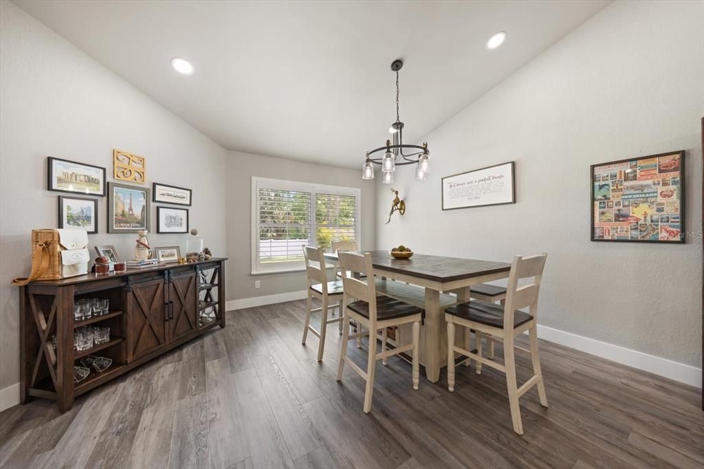 На продажу: $999,999 (4 спален, 2 ванн, 2019 Квадратных фут)
