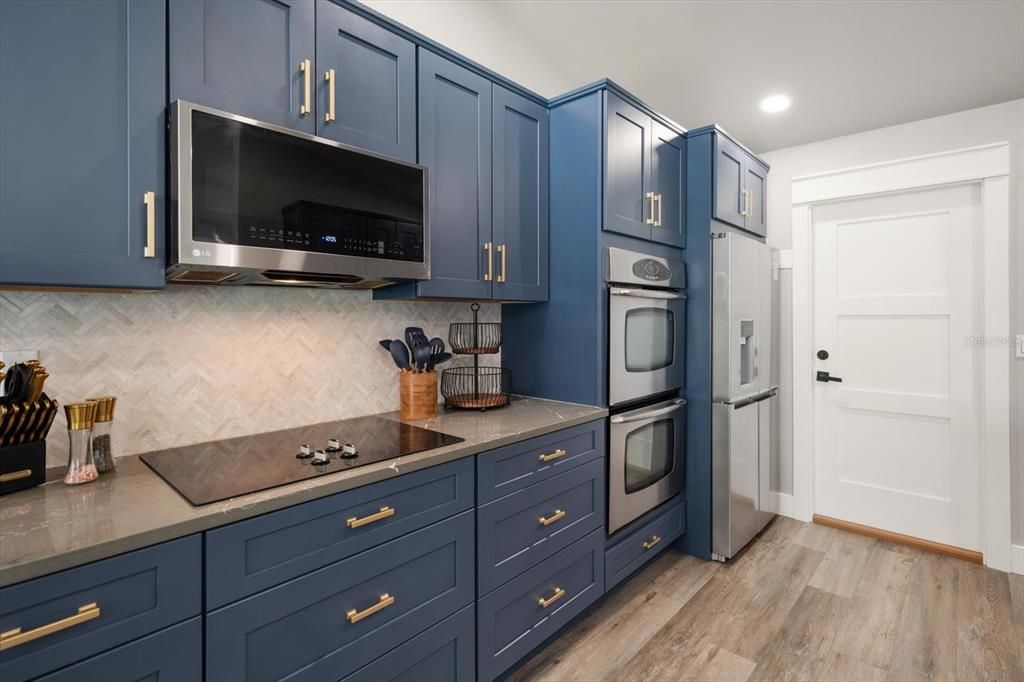 На продажу: $999,999 (4 спален, 2 ванн, 2019 Квадратных фут)