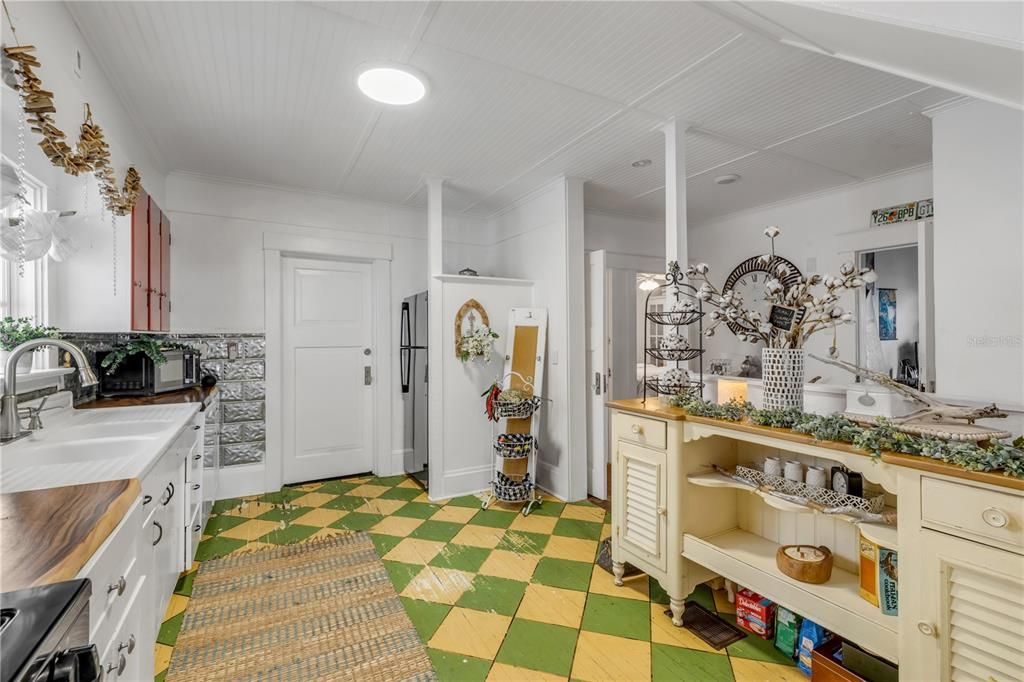 For Sale: $739,900 (4 beds, 3 baths, 2824 Square Feet)