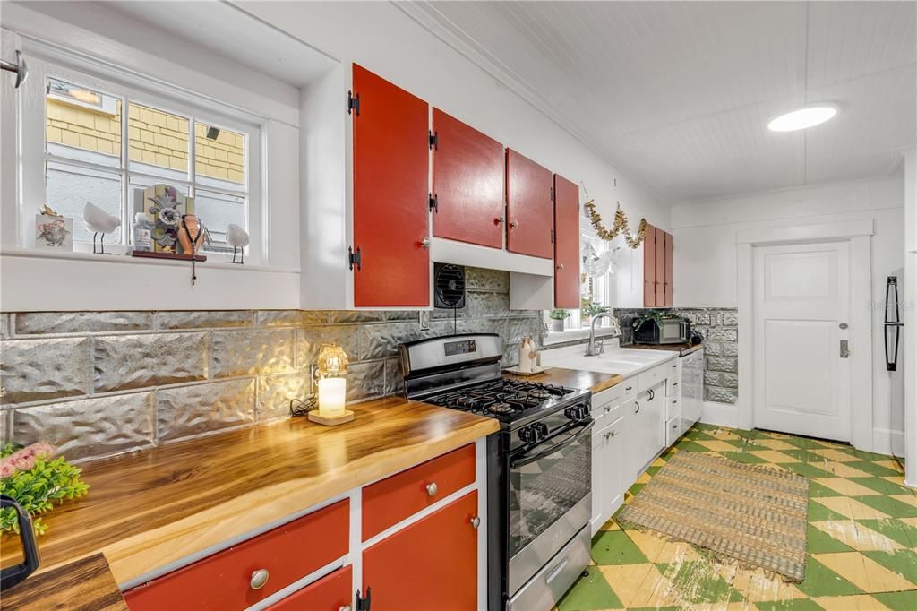 For Sale: $739,900 (4 beds, 3 baths, 2824 Square Feet)