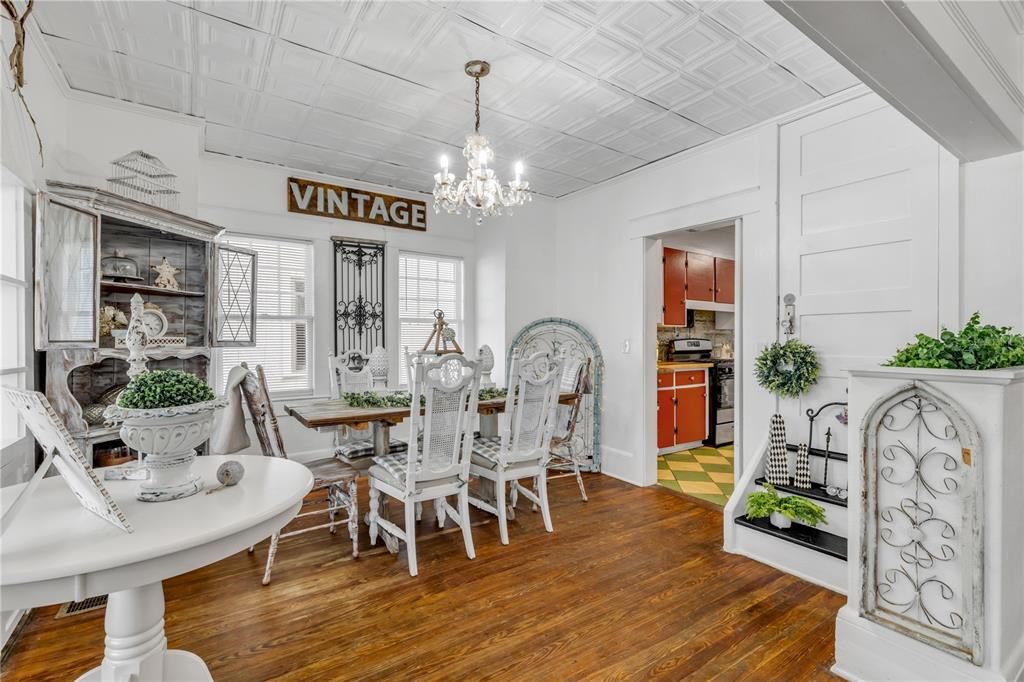 For Sale: $739,900 (4 beds, 3 baths, 2824 Square Feet)