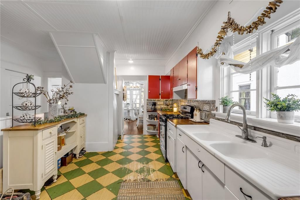 For Sale: $739,900 (4 beds, 3 baths, 2824 Square Feet)