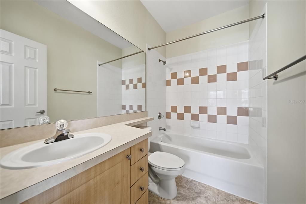 В аренду: $1,900 (2 спален, 2 ванн, 1168 Квадратных фут)