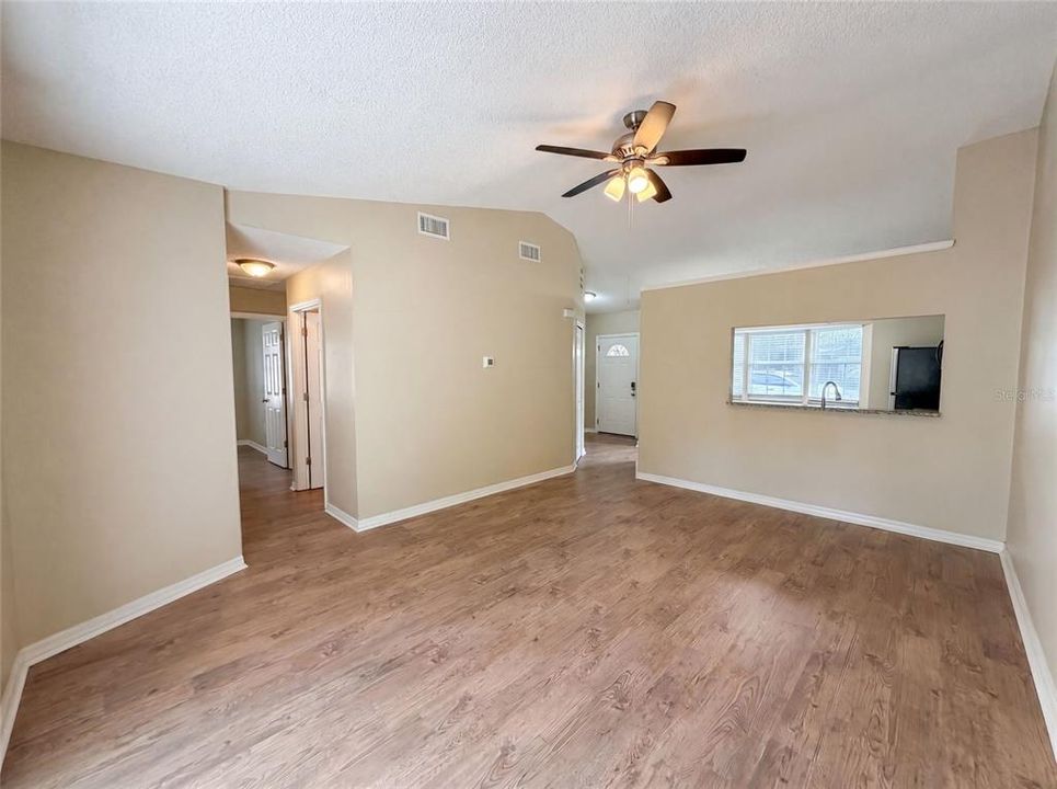 For Sale: $207,000 (3 beds, 2 baths, 1100 Square Feet)