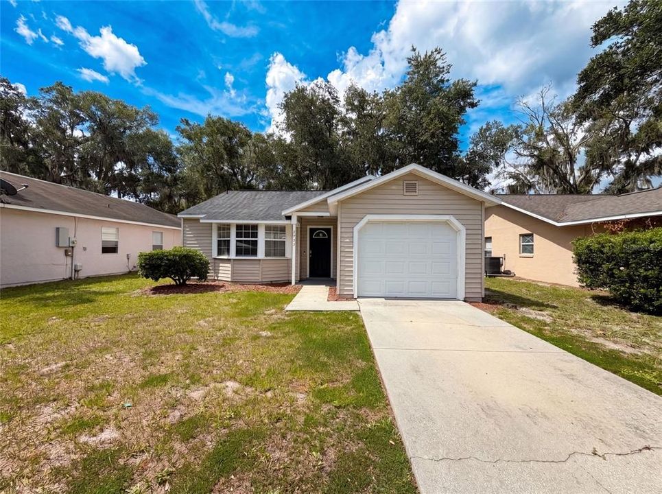 For Sale: $207,000 (3 beds, 2 baths, 1100 Square Feet)