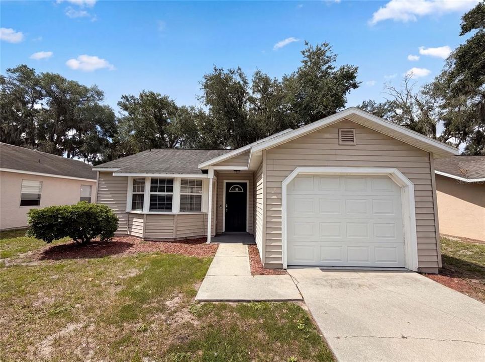 For Sale: $207,000 (3 beds, 2 baths, 1100 Square Feet)
