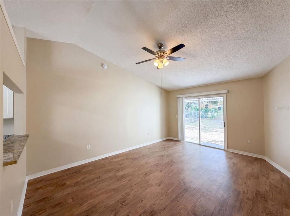 For Sale: $207,000 (3 beds, 2 baths, 1100 Square Feet)