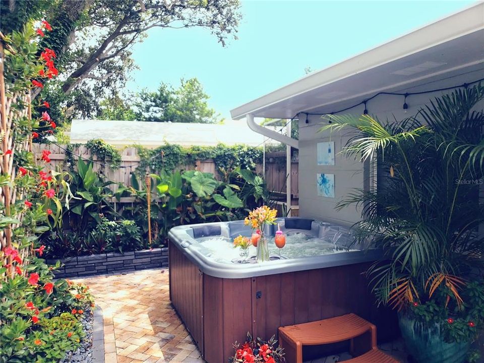 For Rent: $2,995 (2 beds, 1 baths, 618 Square Feet)