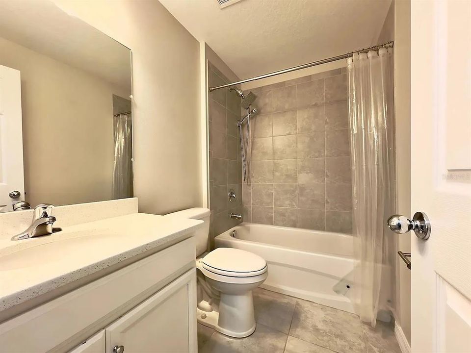 For Rent: $1,850 (3 beds, 2 baths, 1211 Square Feet)