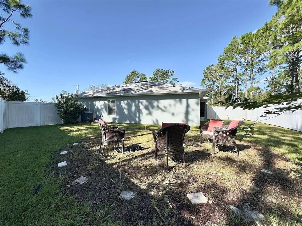 For Rent: $1,850 (3 beds, 2 baths, 1211 Square Feet)