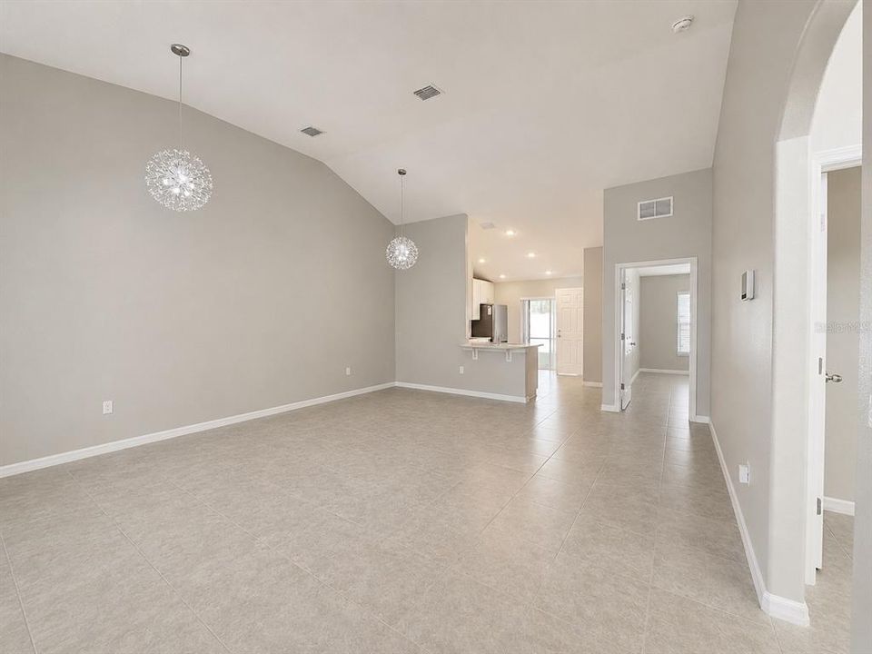 For Rent: $1,850 (3 beds, 2 baths, 1211 Square Feet)