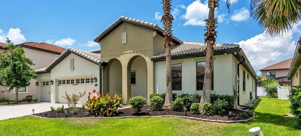 En Venta: $629,000 (5 camas, 4 baños, 3972 Pies cuadrados)