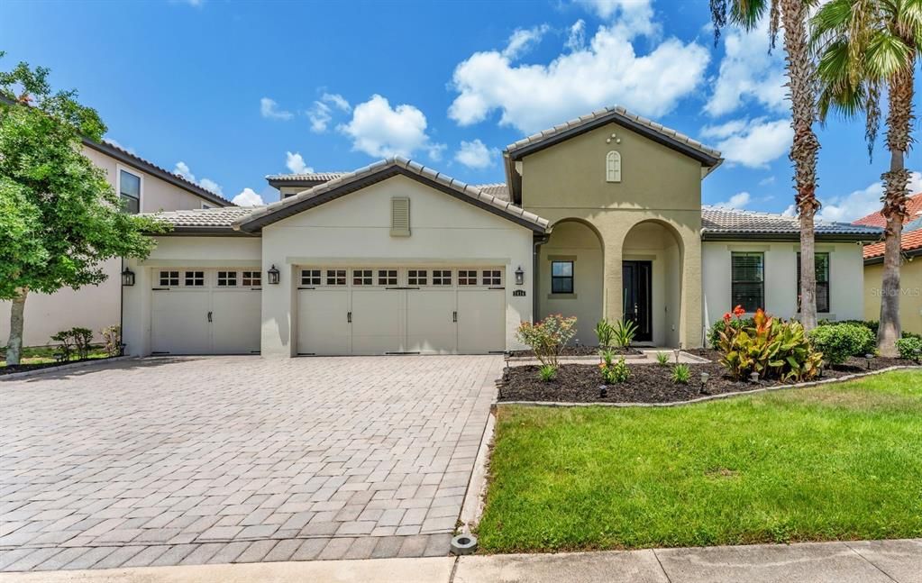 En Venta: $629,000 (5 camas, 4 baños, 3972 Pies cuadrados)