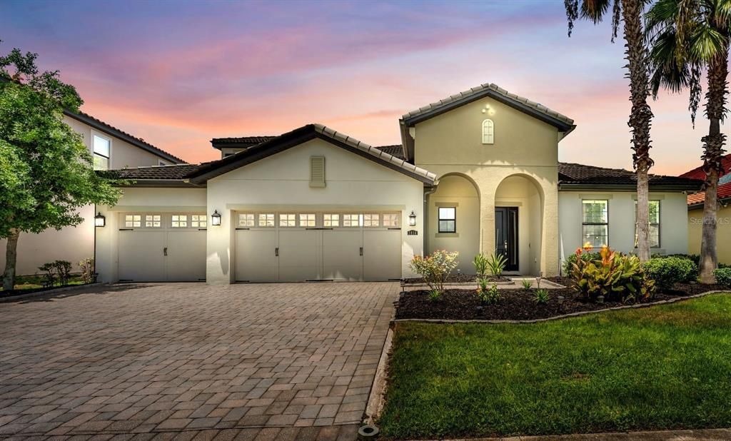En Venta: $629,000 (5 camas, 4 baños, 3972 Pies cuadrados)