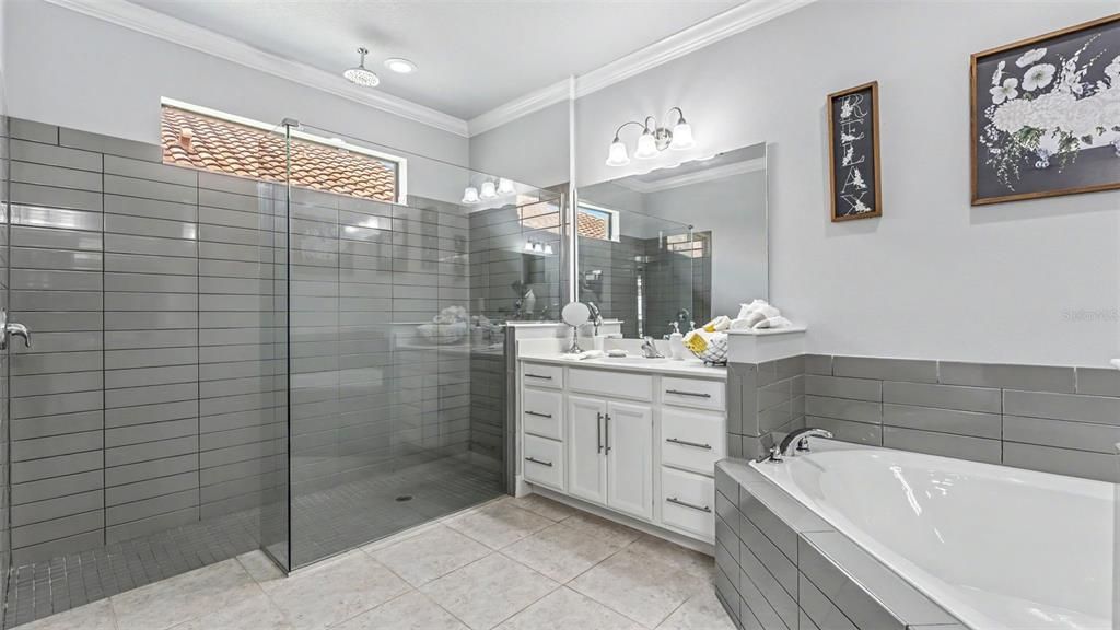 En Venta: $629,000 (5 camas, 4 baños, 3972 Pies cuadrados)