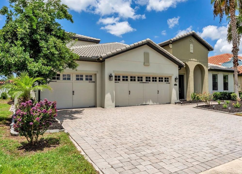 En Venta: $629,000 (5 camas, 4 baños, 3972 Pies cuadrados)
