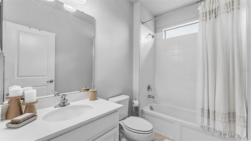 En Venta: $629,000 (5 camas, 4 baños, 3972 Pies cuadrados)
