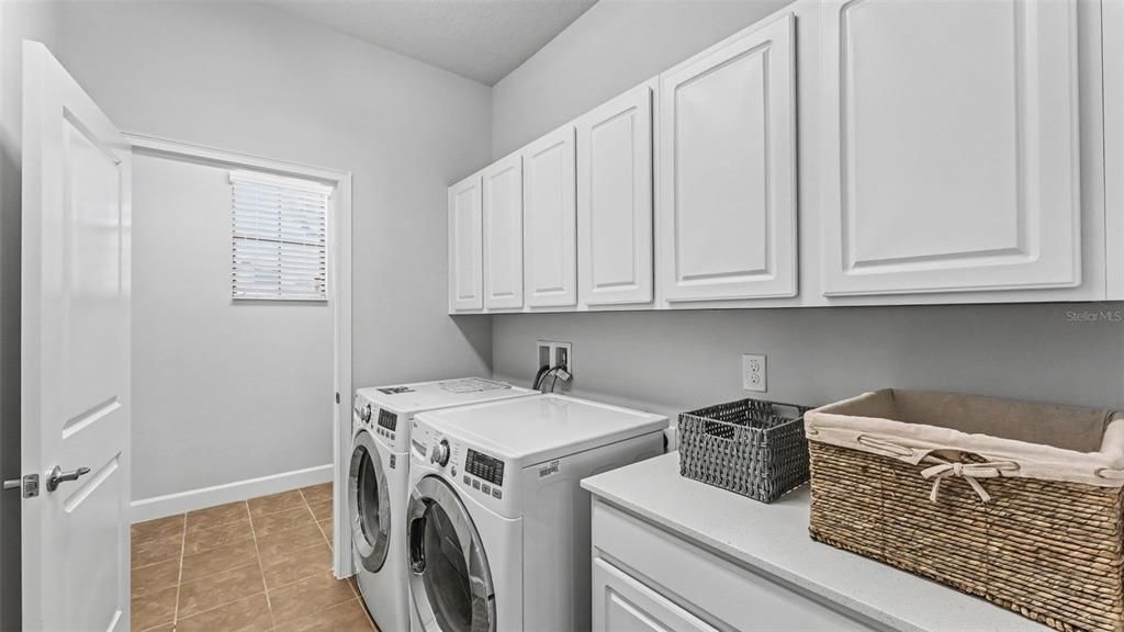 En Venta: $629,000 (5 camas, 4 baños, 3972 Pies cuadrados)
