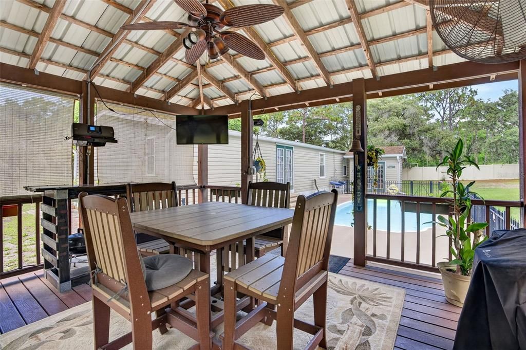 Activo con contrato: $284,999 (3 camas, 2 baños, 1242 Pies cuadrados)
