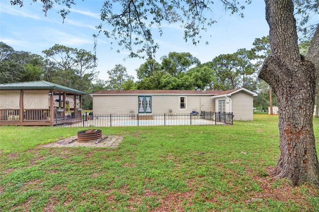 Activo con contrato: $284,999 (3 camas, 2 baños, 1242 Pies cuadrados)