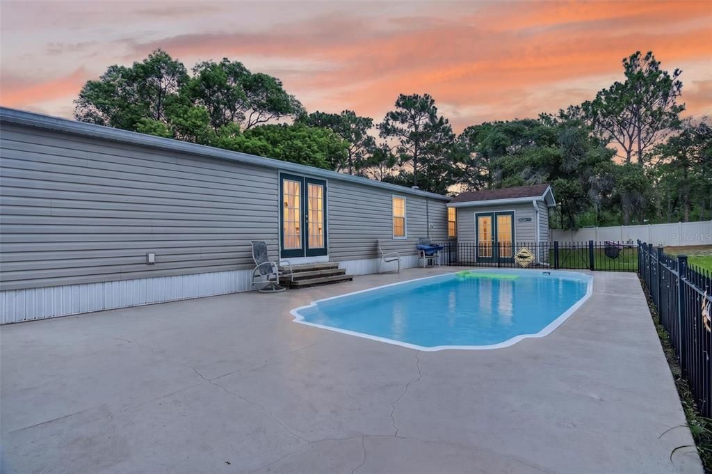 Activo con contrato: $284,999 (3 camas, 2 baños, 1242 Pies cuadrados)