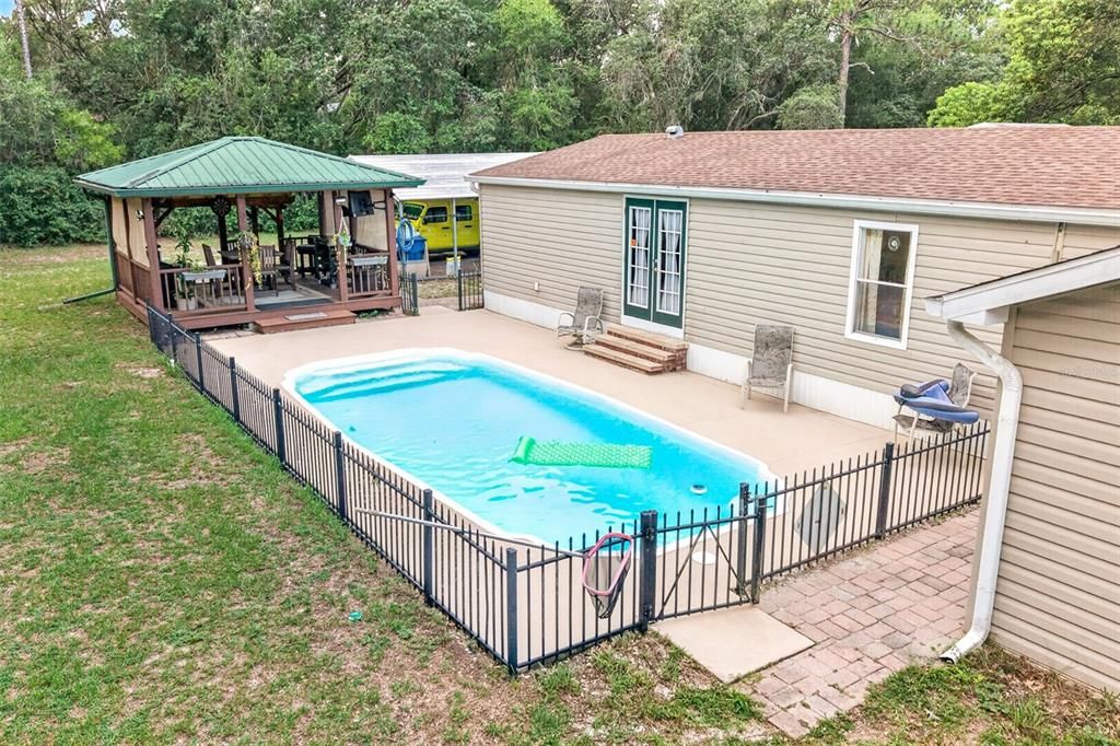 Activo con contrato: $284,999 (3 camas, 2 baños, 1242 Pies cuadrados)