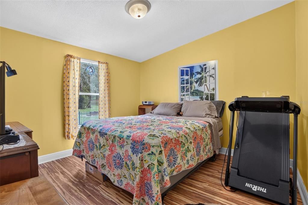 Activo con contrato: $284,999 (3 camas, 2 baños, 1242 Pies cuadrados)