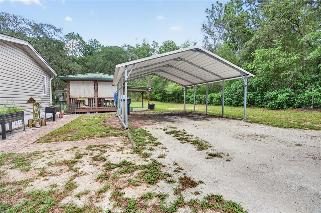 Activo con contrato: $284,999 (3 camas, 2 baños, 1242 Pies cuadrados)
