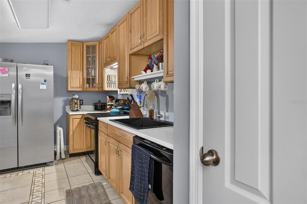 Activo con contrato: $284,999 (3 camas, 2 baños, 1242 Pies cuadrados)