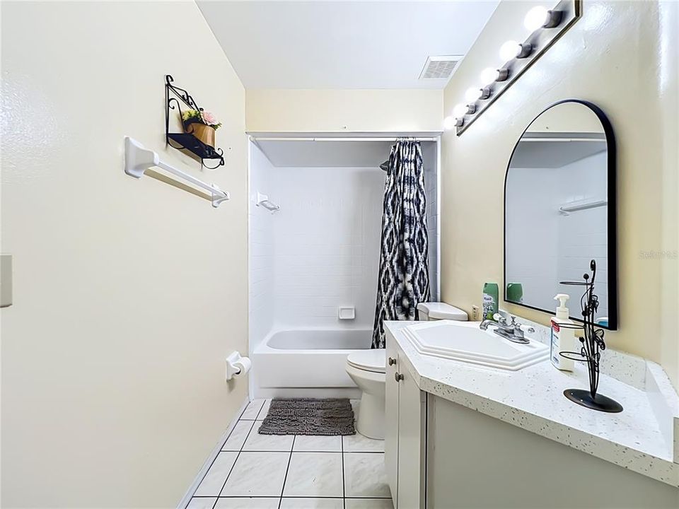For Sale: $245,000 (2 beds, 2 baths, 1019 Square Feet)