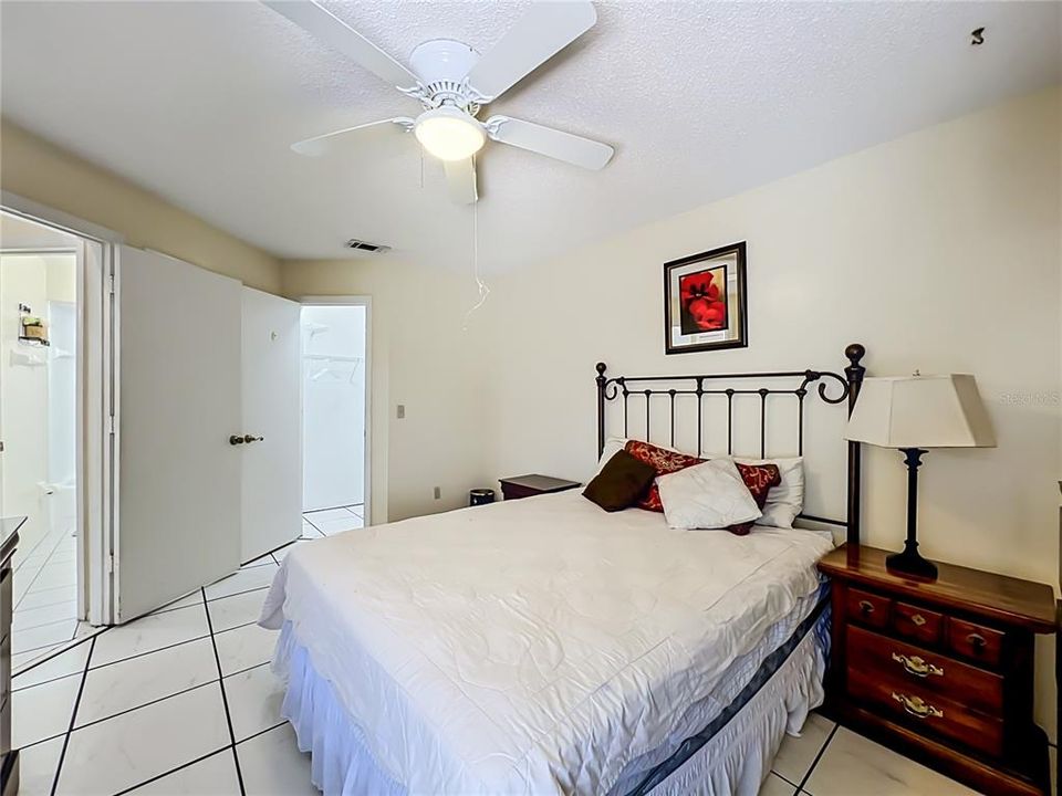 For Sale: $245,000 (2 beds, 2 baths, 1019 Square Feet)