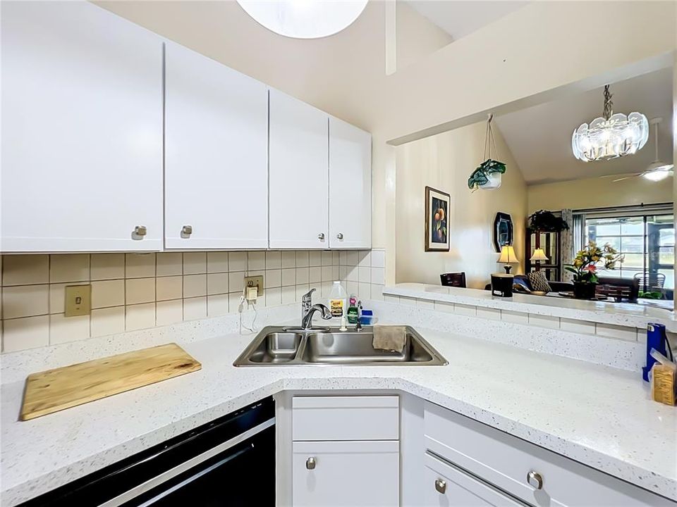 For Sale: $245,000 (2 beds, 2 baths, 1019 Square Feet)