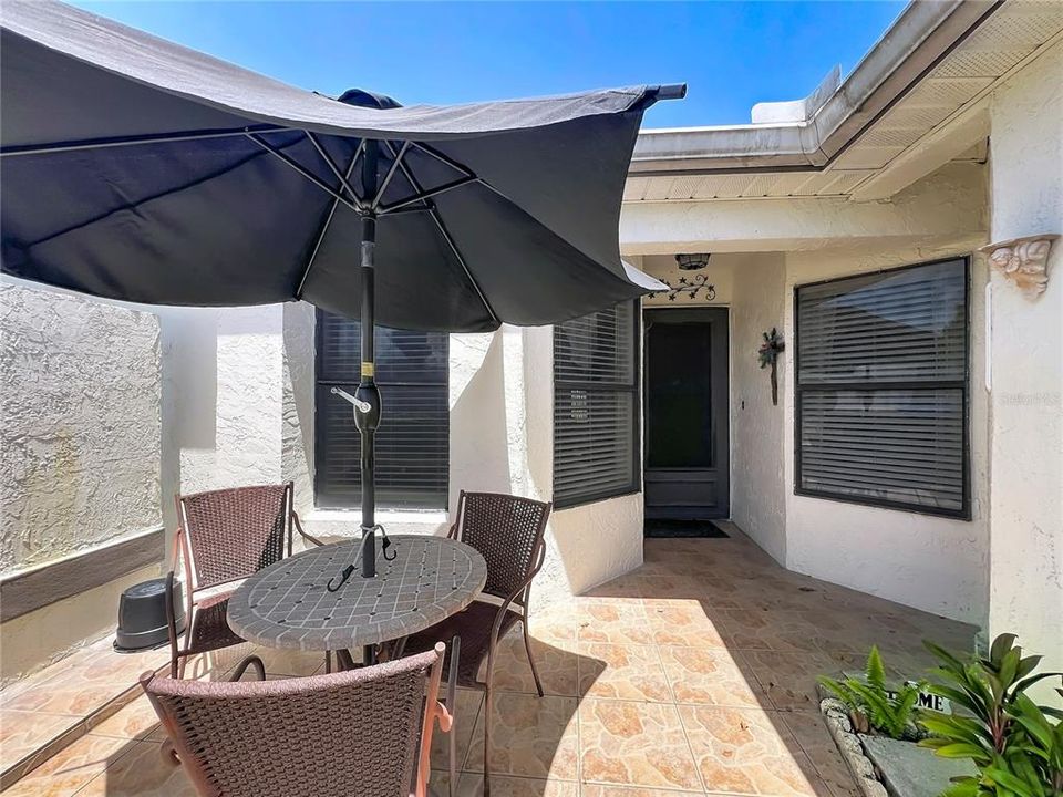For Sale: $245,000 (2 beds, 2 baths, 1019 Square Feet)