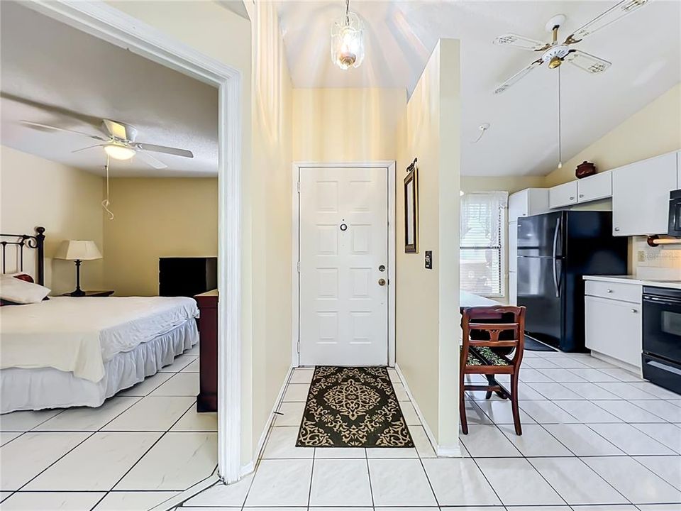 For Sale: $245,000 (2 beds, 2 baths, 1019 Square Feet)