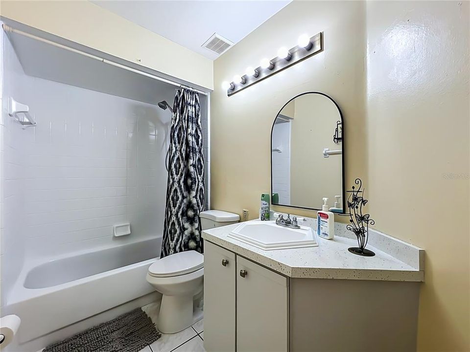 For Sale: $245,000 (2 beds, 2 baths, 1019 Square Feet)