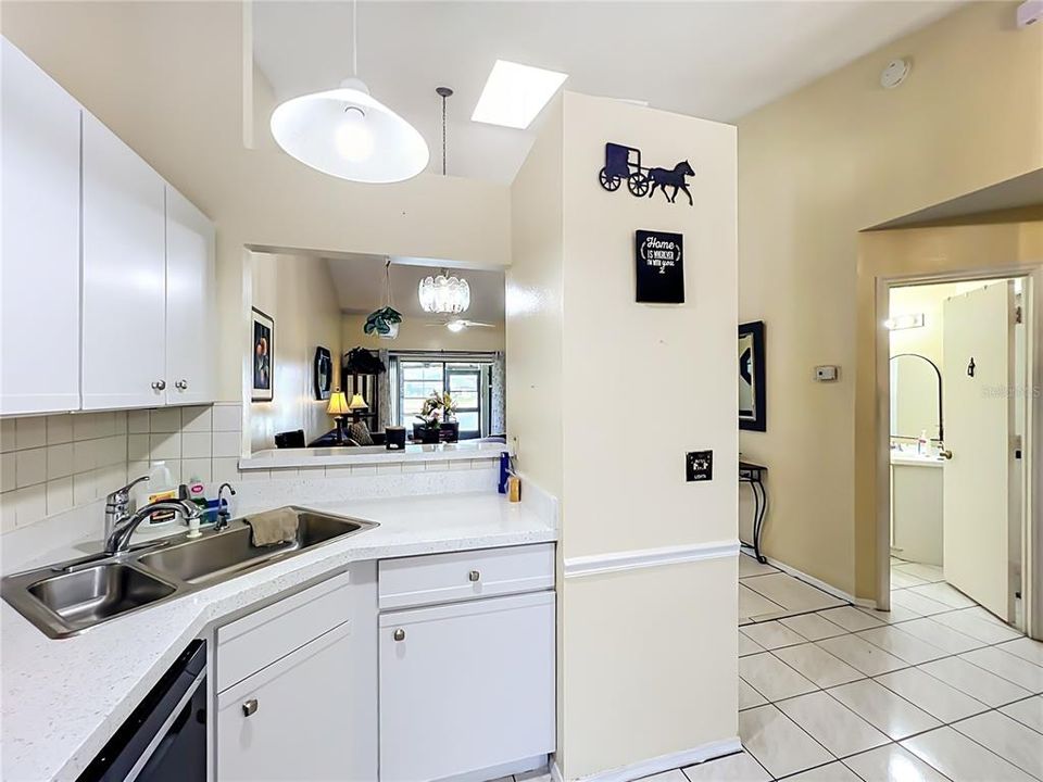 For Sale: $245,000 (2 beds, 2 baths, 1019 Square Feet)