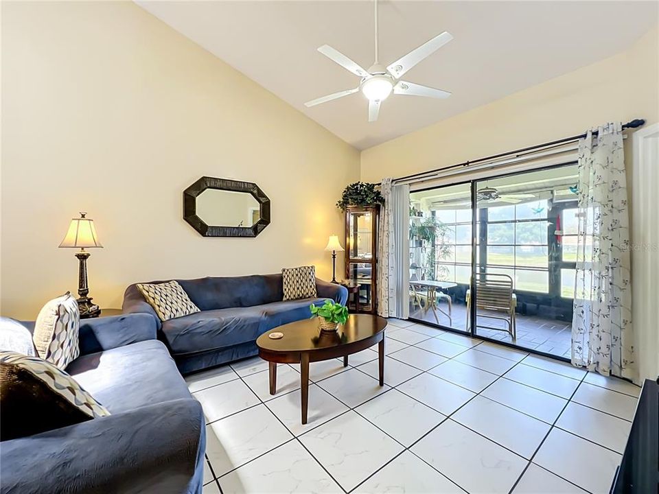 For Sale: $245,000 (2 beds, 2 baths, 1019 Square Feet)