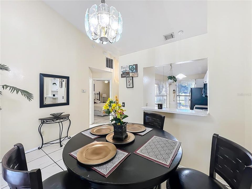 For Sale: $245,000 (2 beds, 2 baths, 1019 Square Feet)