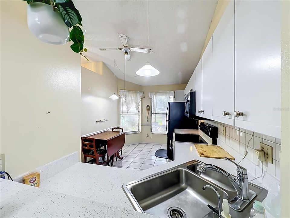 For Sale: $245,000 (2 beds, 2 baths, 1019 Square Feet)