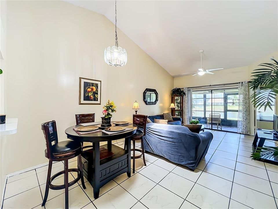 For Sale: $245,000 (2 beds, 2 baths, 1019 Square Feet)