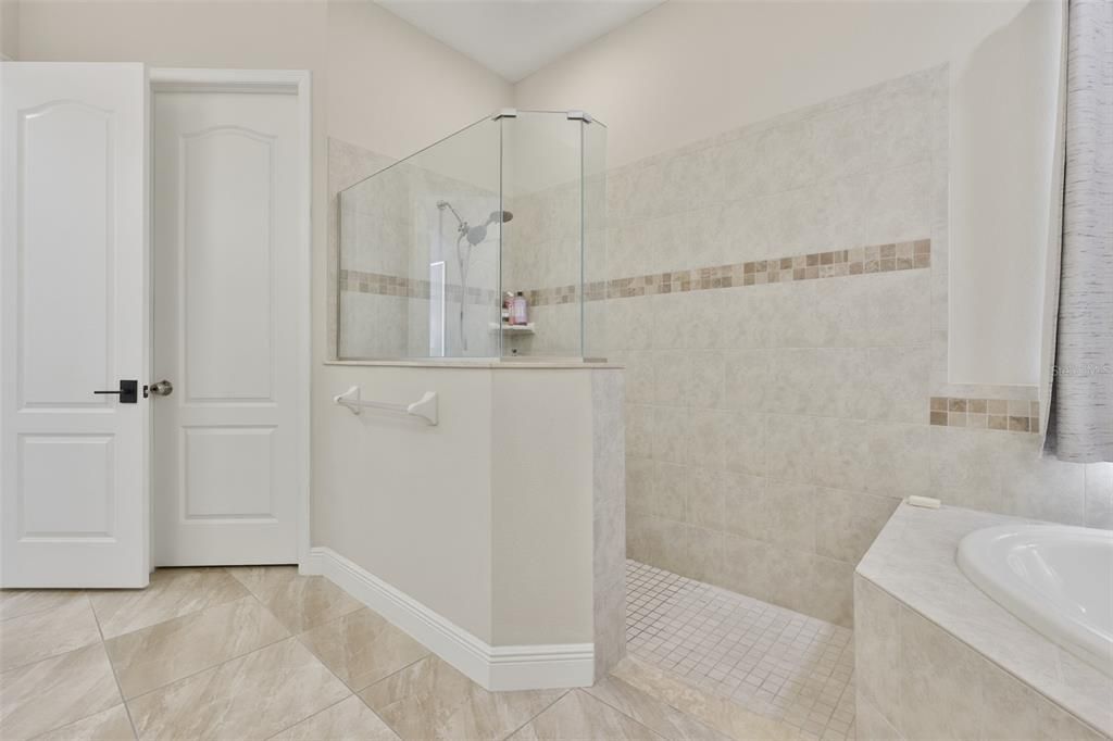 En Venta: $888,900 (4 camas, 3 baños, 3180 Pies cuadrados)