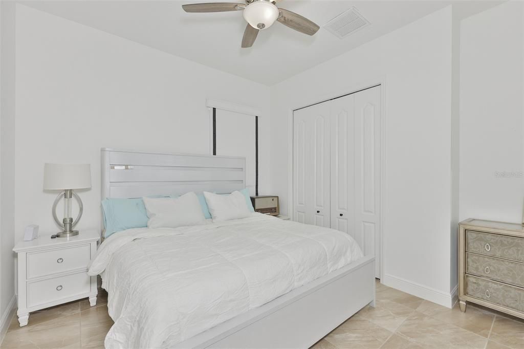 En Venta: $888,900 (4 camas, 3 baños, 3180 Pies cuadrados)