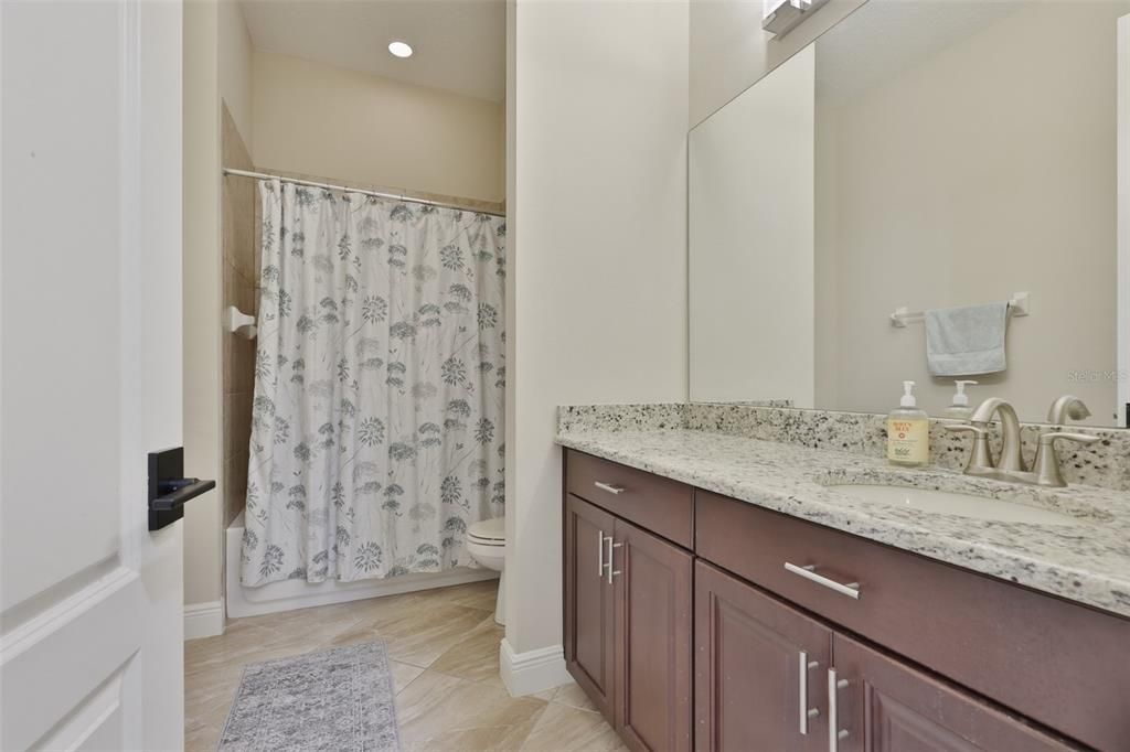 En Venta: $888,900 (4 camas, 3 baños, 3180 Pies cuadrados)