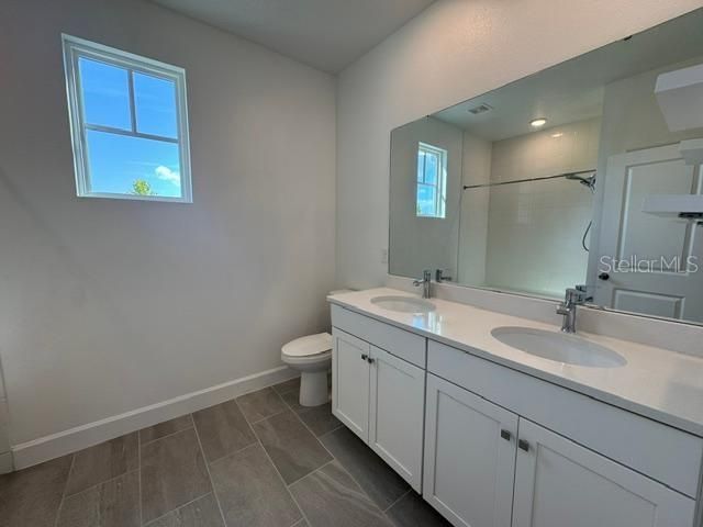For Rent: $5,000 (5 beds, 3 baths, 3592 Square Feet)