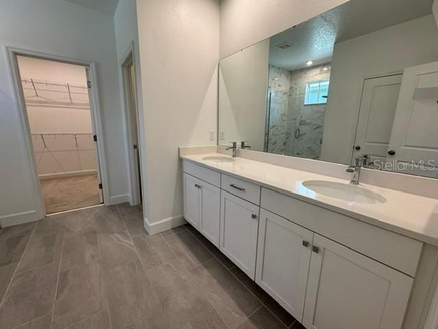 For Rent: $5,000 (5 beds, 3 baths, 3592 Square Feet)